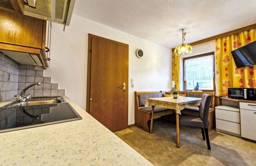 Karres Apartment | Beautiful apartment for 2 people with WIFI, TV, patio and pets allowed