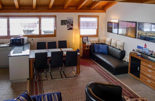 Zillis Apartment | Beautiful apartment for 7 people with WIFI, TV, balcony and panoramic view