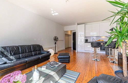 Auray Apartment | Beautiful apartment for 2 guests with WIFI, TV, balcony and pets allowed