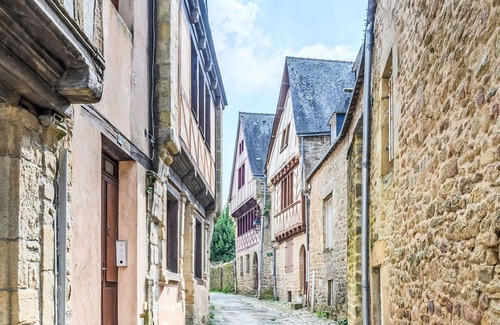 Auray Apartment | Beautiful apartment for 2 guests with WIFI, TV, balcony and pets allowed