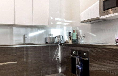 London Borough of Hounslow Apartment | Beautiful apartment for 2 guests with WIFI and TV