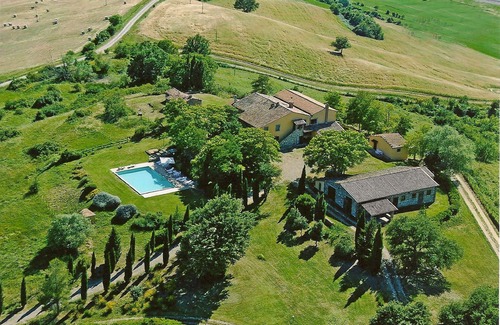Il Poggio Apartment | Beautiful apartment for 4 guests with pool, WIFI, TV, pets allowed and panoramic view
