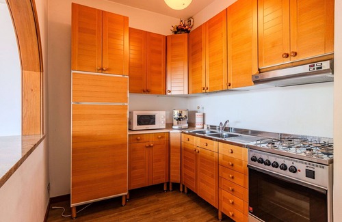 Ispra Apartment | Beautiful apartment for 4 guests with A/C, WIFI, TV and terrace