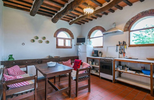 Pescia Apartment | Beautiful apartment for 7 people with pool, WIFI, TV, patio and pets allowed