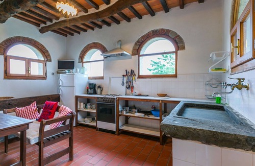 Pescia Apartment | Beautiful apartment for 7 people with pool, WIFI, TV, patio and pets allowed