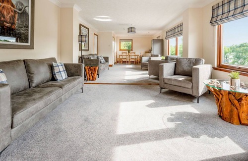 East Lewiston Apartment | Beautiful apartment for 9 guests with WIFI, TV, pets allowed and parking