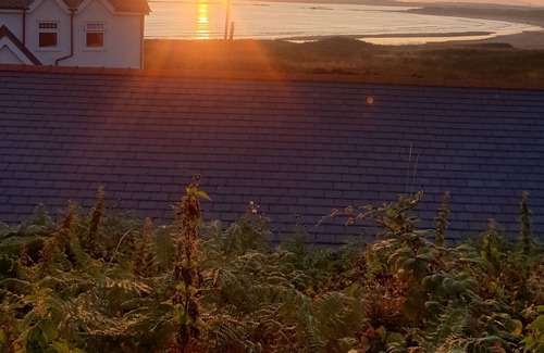 Rhosneigr Apartment | Beautiful apartment with garden 2 minutes from the beach.