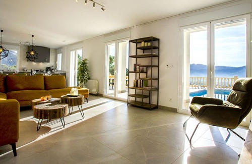 Alcalali Villa | Beautiful apartment in villa with A/C, WIFI, private pool, TV, patio, pets allowed, panoramic view