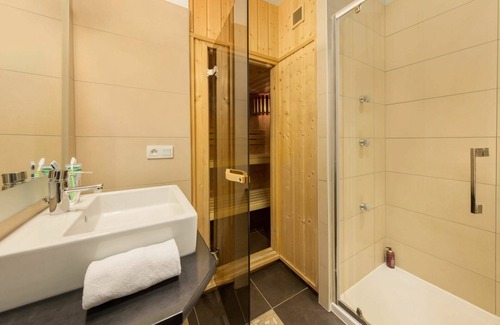 Hattigny House | Beautiful apartment in villa for 4 people with WIFI, pool, hot tub, TV and terrace