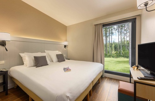 Hattigny House | Beautiful apartment in villa for 4 people with WIFI, pool, hot tub, TV and terrace