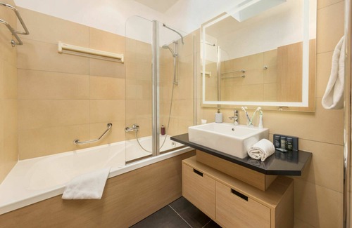 Hattigny House | Beautiful apartment in villa for 4 people with WIFI, pool, hot tub, TV and terrace