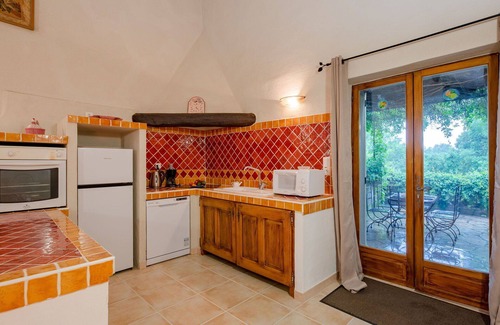 Draguignan Villa | Beautiful apartment in villa with pool, WIFI, TV, terrace, pets allowed and panoramic view