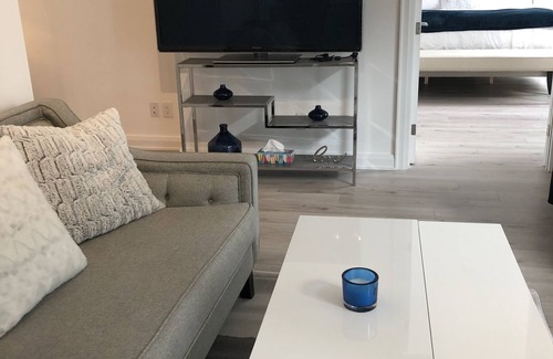 Bloor-Yorkville Condo | Beautiful Apartment in the Heart of Yorkville