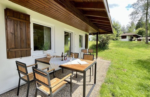 Grafenhausen House | Beautiful apartment in villa for 6 guests with WIFI, TV, terrace and parking