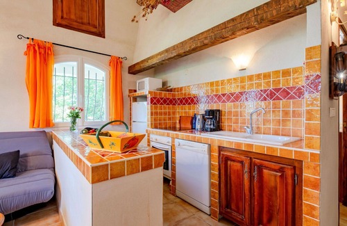 Bauduen Villa | Beautiful apartment in villa for 6 guests with WIFI, TV, balcony, pets allowed and panoramic view