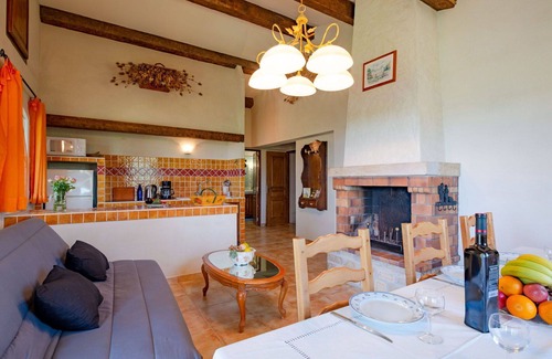Bauduen Villa | Beautiful apartment in villa for 6 guests with WIFI, TV, balcony, pets allowed and panoramic view