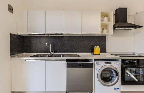 Dervio Villa | Beautiful apartment in villa for 6 guests with WIFI, A/C, TV, patio and pets allowed