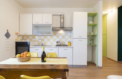 Costa dʼOneglia Villa | Beautiful apartment in villa for 4 people with WIFI, TV, patio, pets allowed and panoramic view