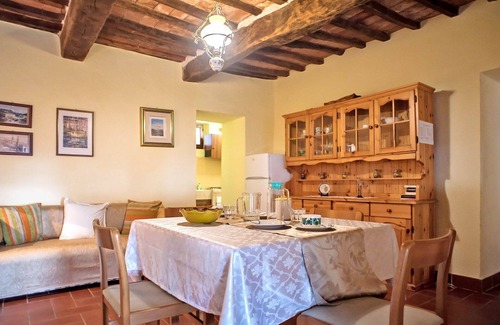 Paciano Villa | Beautiful apartment in villa for 4 guests with pool, WIFI, TV, terrace and pets allowed