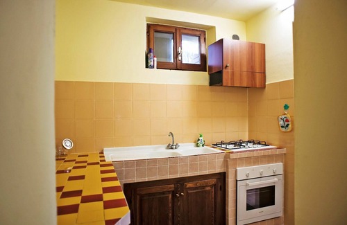 Paciano Villa | Beautiful apartment in villa for 4 guests with pool, WIFI, TV, terrace and pets allowed