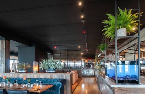 Tholen House | Beautiful apartment in villa for 10 guests with hot tub, WIFI, TV and parking