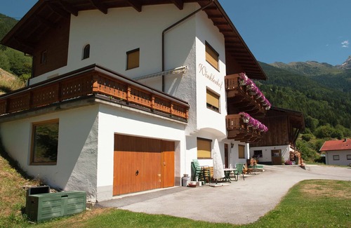 Oetz Apartment | Beautiful apartment in Ötz with garden