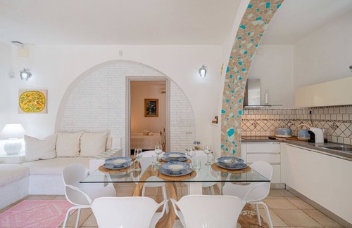 Eden Beach Villa | Beautiful apartment in villa for 5 people with WIFI, A/C, pool, TV and patio