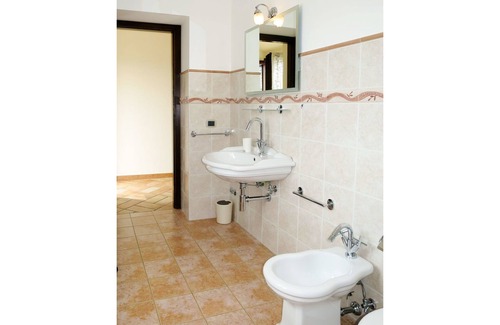 Caprarola Villa | Beautiful apartment in villa for 7 people with WIFI, pool, TV, terrace, pets allowed and parking