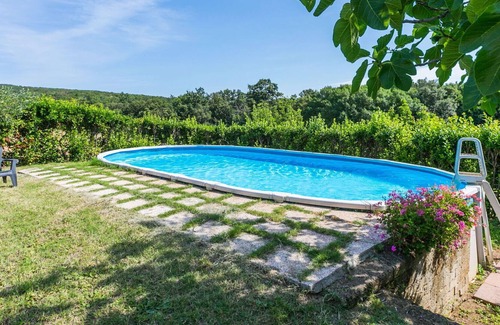 Follonica Villa | Beautiful apartment in villa for 4 guests with pool, WIFI, TV, patio, pets allowed and parking