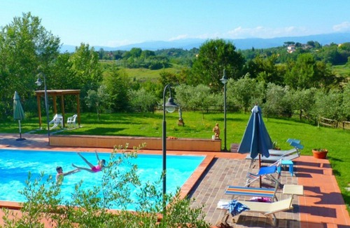 Fucecchio Villa | Beautiful apartment in villa for 2 people with A/C, pool, WIFI and pets allowed