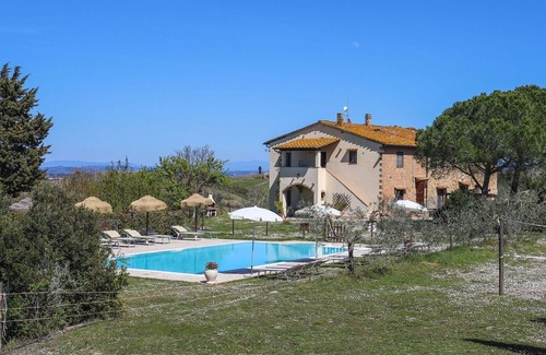 Sughera Villa | Beautiful apartment in villa for 10 guests with WIFI, pool, TV, terrace, pets allowed and parking