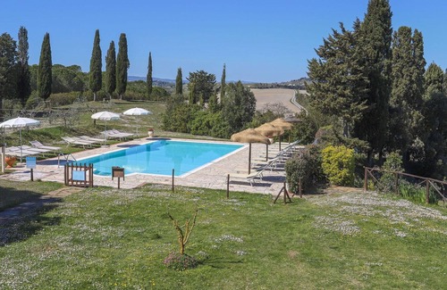 Sughera Villa | Beautiful apartment in villa for 10 guests with WIFI, pool, TV, terrace, pets allowed and parking