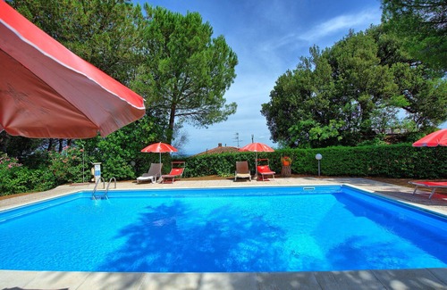 Montaione Apartment | Beautiful apartment for 6 people with pool, WIFI, veranda and panoramic view, close to San Gimig.