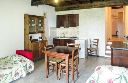 Santo Villa | Beautiful apartment in villa for 4 guests with pool, patio, pets allowed and panoramic view