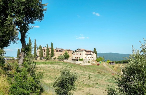 Santo Villa | Beautiful apartment in villa for 4 guests with pool, patio, pets allowed and panoramic view