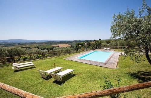 Poggibonsi Apartment | Beautiful apartment for 6 guests with A/C, WIFI, pool, TV and panoramic view, close to San Gimig.