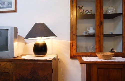 Poggiarello Villa | Beautiful apartment in villa with pool, WIFI, TV, patio and panoramic view, close to San Gimignano