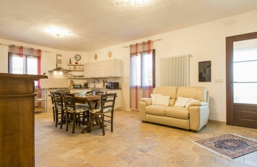 Pomarance Villa | Beautiful apartment in villa for 12 people with WIFI, A/C, TV, patio and pets allowed