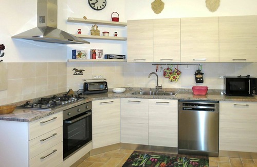 Pomarance Villa | Beautiful apartment in villa for 12 people with WIFI, A/C, TV, patio and pets allowed