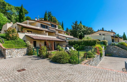 Riparbella Apartment | Beautiful apartment for 5 people with pool, WIFI, TV, terrace and panoramic view