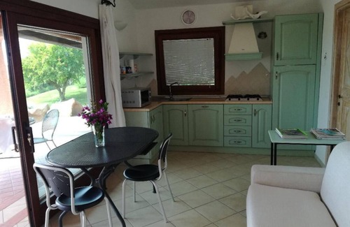 San Teodoro Villa | Beautiful apartment in villa with sea view and manicured garden