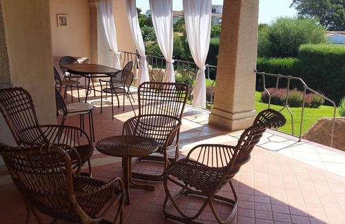 San Teodoro Villa | Beautiful apartment in villa with sea view and manicured garden