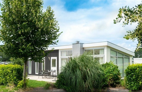 Dordtse Biesbosch Apartment | Beautiful apartment for 4 guests with WIFI, TV, terrace and parking