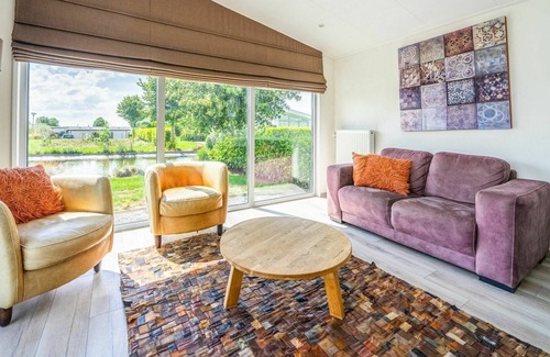 Dordtse Biesbosch Apartment | Beautiful apartment for 4 guests with WIFI, TV, terrace and parking