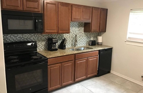 Mahncke Park Apartment | Beautiful Apartment @ The Botanical Gardens (#11)
