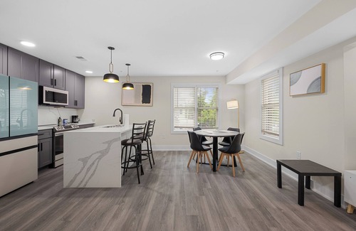 Columbia Heights Apartment | Beautiful Apartment Duplex near Metro