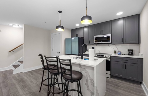 Columbia Heights Apartment | Beautiful Apartment Duplex near Metro