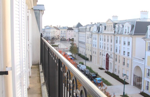 Serris Apartment | Beautiful apartment Val d'Europe, 10mn Disneyland (ELBE5)