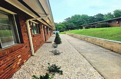 Oakhurst Apartment | Beautiful Apartment w/King bed