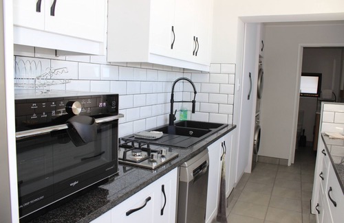 Hout Bay Apartment | Beautiful apartment with stunning views in breathtaking Llandudno, Cape Town